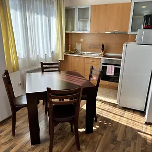 verificați disponibilitatea